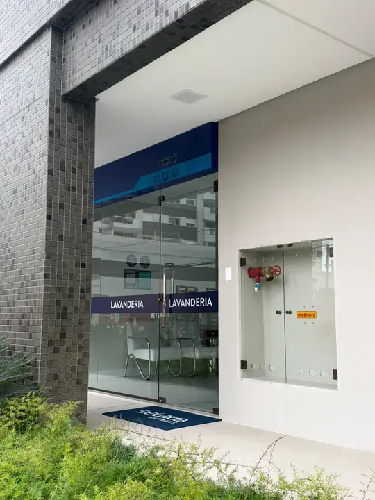 Entrada da lavanderia na Rua Caetano José Ferreira